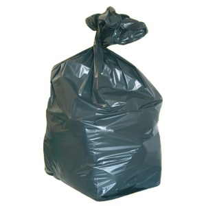 Image d'un sac poubelle de 110 litres, présenté devant un arrière-plan blanc. Le sac est visible dans son état fermé, mettant en avant sa grande capacité et son matériau résistant.