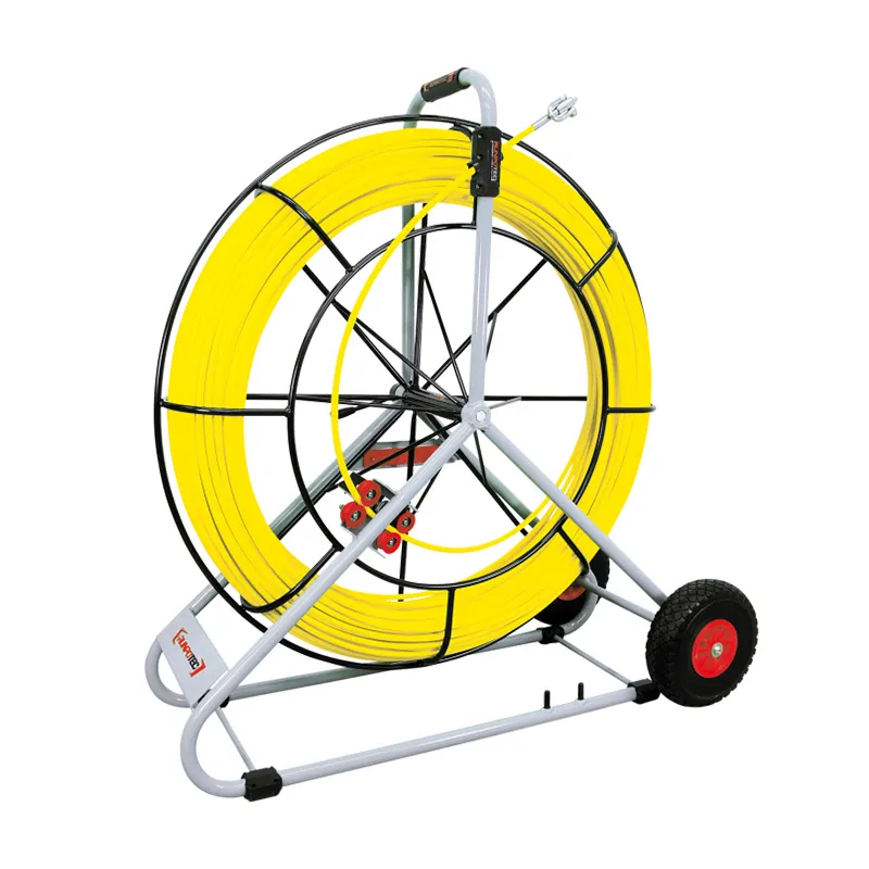 Image d'un touret d'aiguille en fibre de verre de Ø11 mm, conçu pour les travaux de tirage de câbles dans des conduits de grande taille. Robuste et durable, ce touret permet un dévidage fluide de l'aiguille, facilitant les installations électriques complexes. Sa conception ergonomique et sa résistance en font un outil idéal pour les professionnels, offrant une performance optimale dans les environnements exigeants.